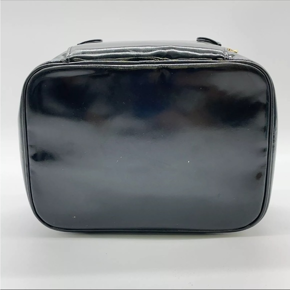 Chanel vanity bag - Picture 2 of 8
